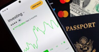 Crypto Daybook Americas: Bitcoin Holds the Line as Trump Labels Iran Leader ‘Easy Target’