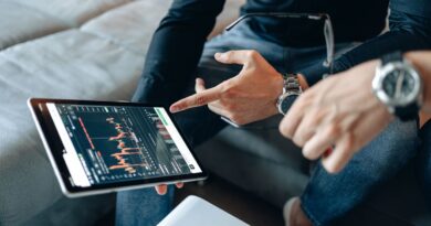 CoinDesk 20 Performance Update: Uniswap (UNI) Gains 4.3%, Leading Index Higher