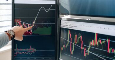 Solana Plunges 5% as Midnight Sell-Off Signals Institutional Exit