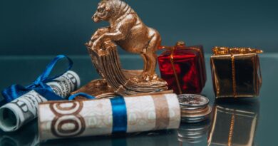 UNI Battles $6 Support as Tariff Fears and Rate Jitters Rattle Crypto Sentiment