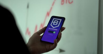 Drake Compares Fake Friends to Bitcoin’s Volatility: ‘Down This Week, Up Next’